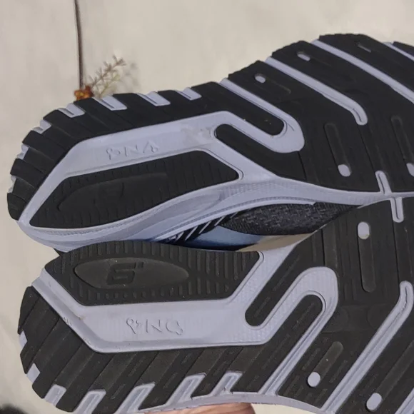 Brooks Black Running Shoes - Picture 5 of 6